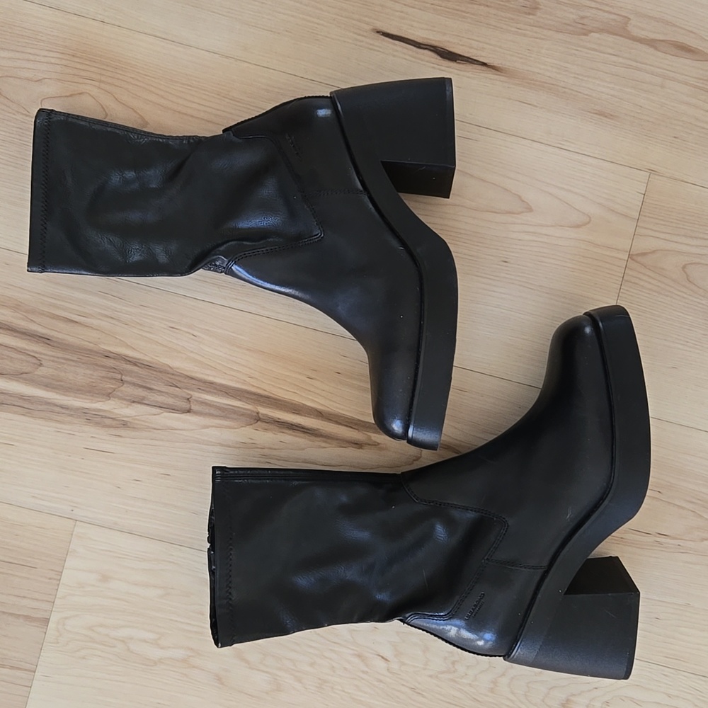 Vagabond Black Chunky Heel Mid-Calf Boots